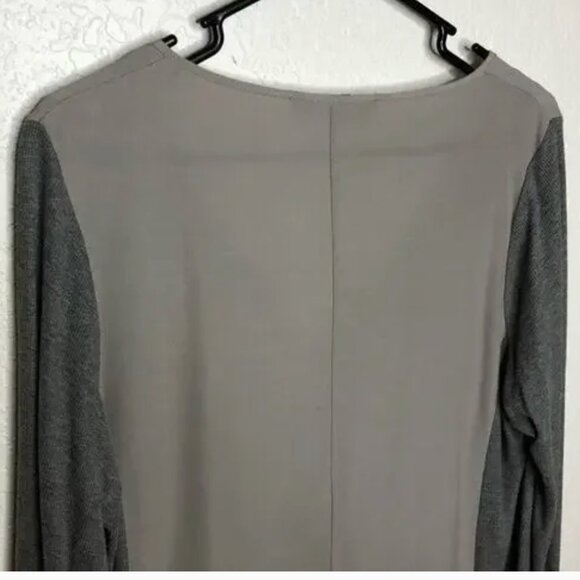 Lola & Sophie gray split hem knit sleeve v neck mixed fabric top size Large - Picture 8 of 11